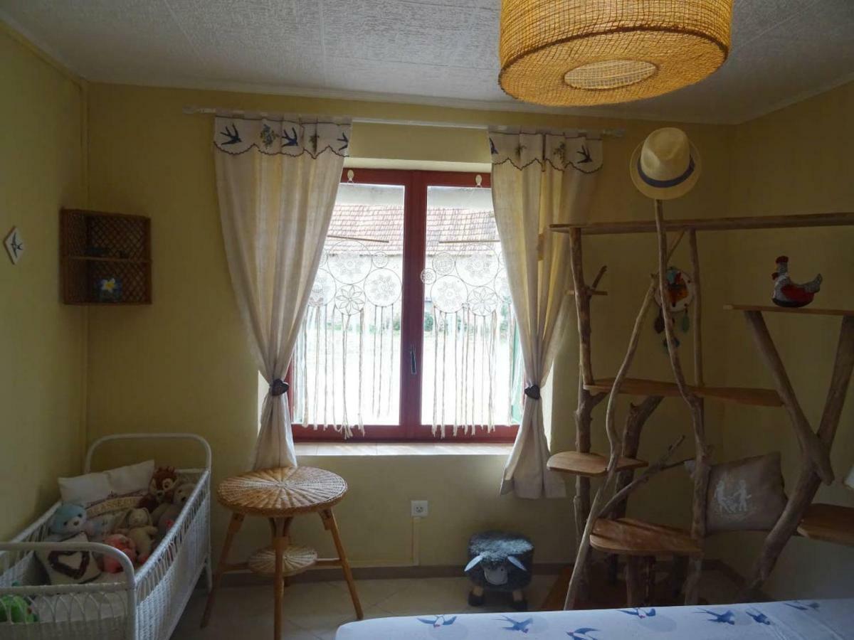 Chambre A La Ferme Chez L'Habitant Besson Exterior photo